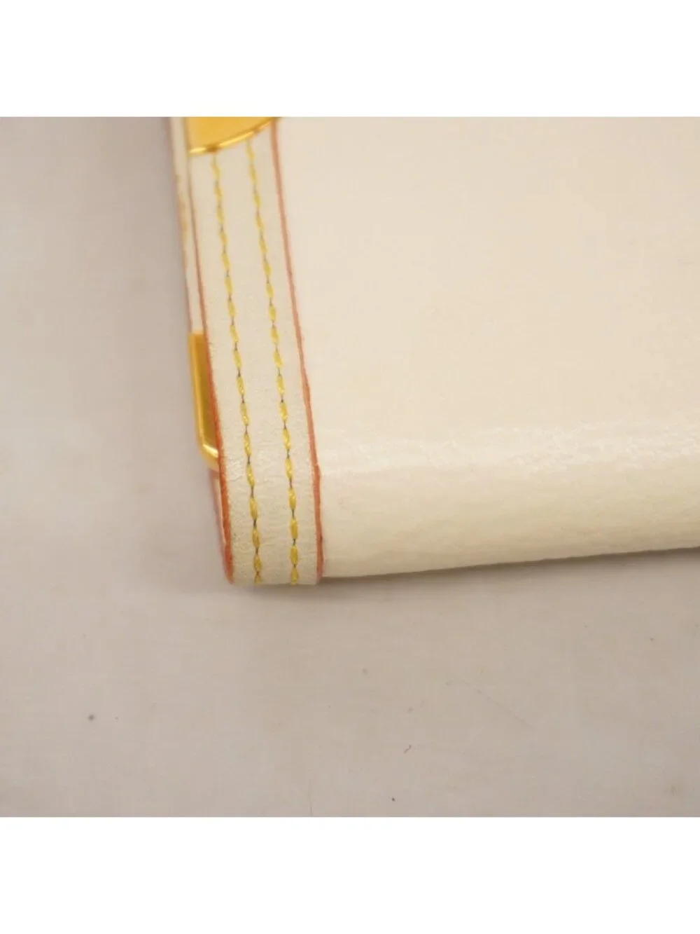 Louis Vuitton Trifold Wallet Suhali Porte Tresor International Blanc